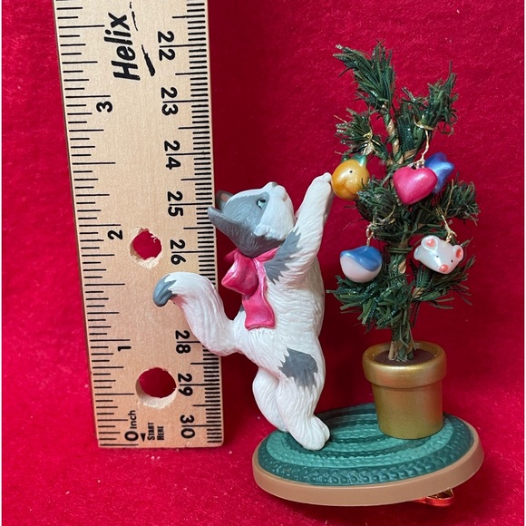 Mischievous Kittens Clip-On Hallmark Ornament - Picture 5 of 6